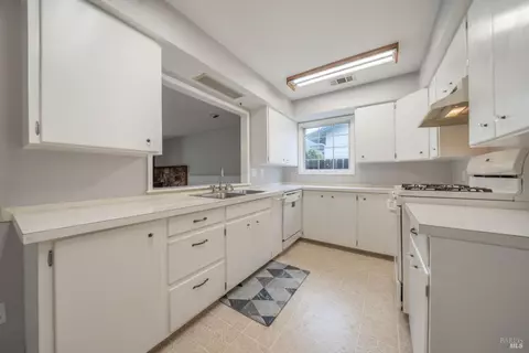 Kitchen - 3586 E Keswick Dam Rd, Redding, CA 96003 photo 1 of 2