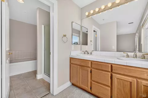 Bath - 766 Mcclelland Dr, Windsor, CA 95492 photo 5 of 7