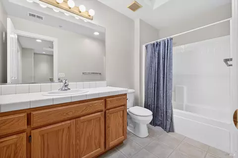 Bath - 766 Mcclelland Dr, Windsor, CA 95492 photo 1 of 7