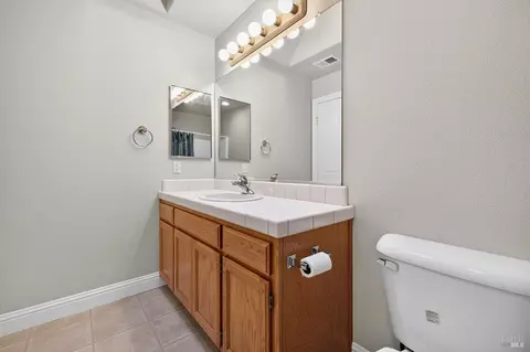 Bath - 766 Mcclelland Dr, Windsor, CA 95492 photo 3 of 7