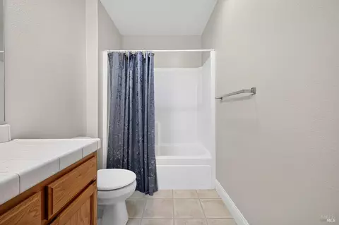 Bath - 766 Mcclelland Dr, Windsor, CA 95492 photo 2 of 7