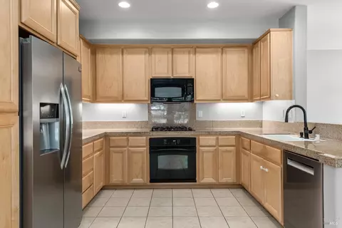 Kitchen - 411 Matteri Cir, Cotati, CA 94931 photo 2 of 4