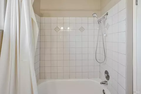 Bath - 500 Cypress St, Dixon, CA 95620 photo 5 of 5