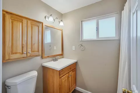 Bath - 500 Cypress St, Dixon, CA 95620 photo 3 of 5