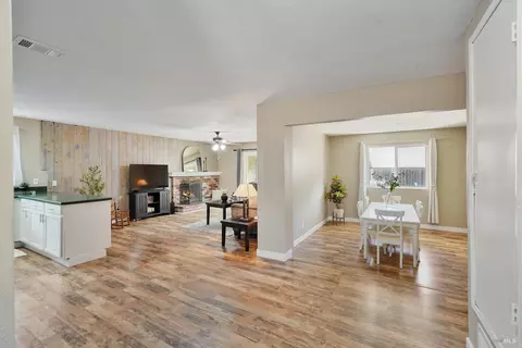 Entry Way - 500 Cypress St, Dixon, CA 95620 photo 1 of 1