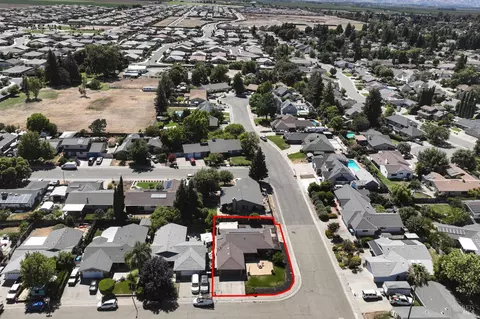View/Area - 500 Cypress St, Dixon, CA 95620 photo 3 of 6