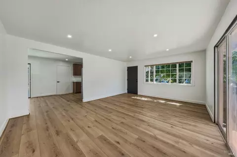 Living - 498 Mill St, Willits, CA 95490 photo 2 of 3