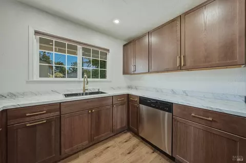 Kitchen - 498 Mill St, Willits, CA 95490 photo 3 of 7