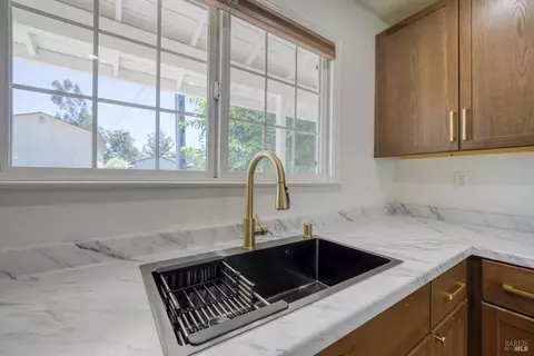 Kitchen - 498 Mill St, Willits, CA 95490 photo 6 of 7