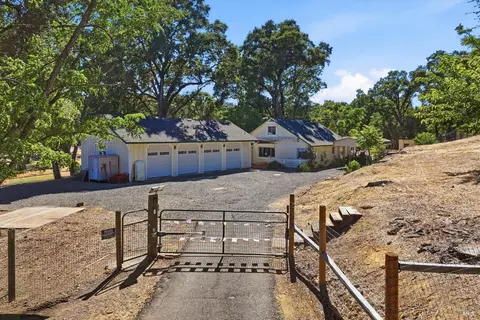 2735 Howard Ave, Lakeport, CA 95453