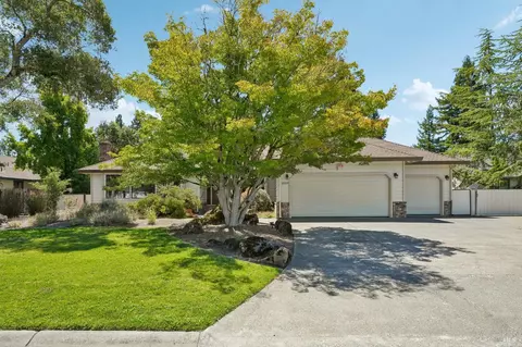 2520 Farrier Ct, Santa Rosa, CA 95401