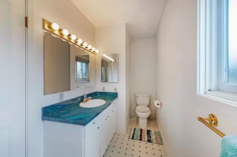 Bath - 1165 Highway 1, Bodega Bay, CA 94923 photo 1 of 2