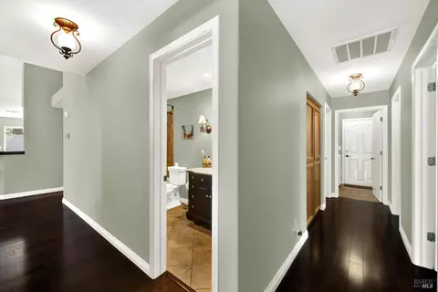 Entry Way - 940 Alexander Ct, Dixon, CA 95620 photo 2 of 2