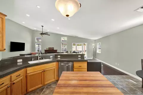 Kitchen - 940 Alexander Ct, Dixon, CA 95620 photo 10 of 11