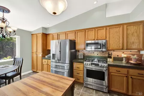 Kitchen - 940 Alexander Ct, Dixon, CA 95620 photo 8 of 11