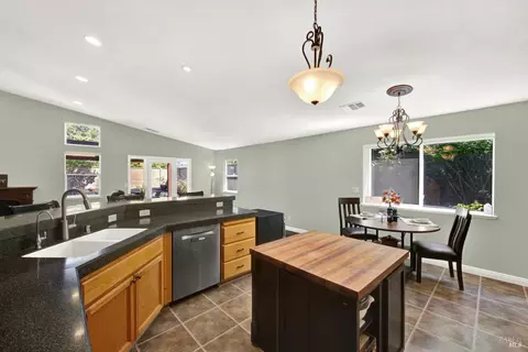 Kitchen - 940 Alexander Ct, Dixon, CA 95620 photo 9 of 11