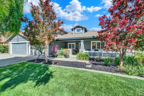 Exterior - 940 Alexander Ct, Dixon, CA 95620 photo 5 of 12