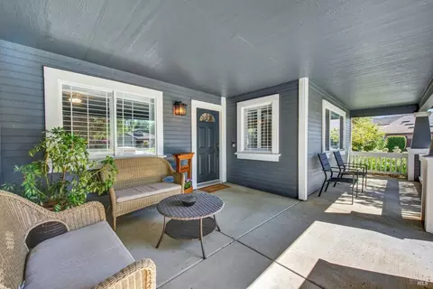 Exterior - 940 Alexander Ct, Dixon, CA 95620 photo 10 of 12