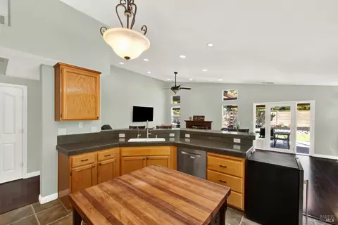 Kitchen - 940 Alexander Ct, Dixon, CA 95620 photo 6 of 11