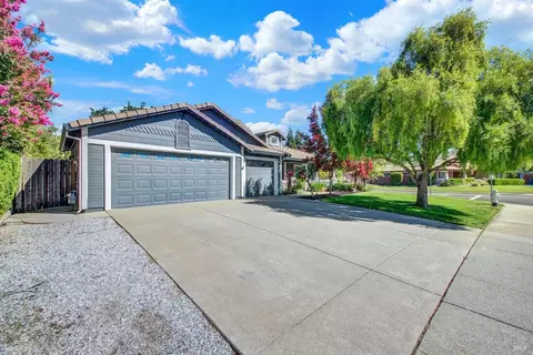 Exterior - 940 Alexander Ct, Dixon, CA 95620 photo 3 of 12