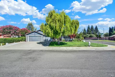 Exterior - 940 Alexander Ct, Dixon, CA 95620 photo 2 of 12