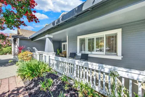 Exterior - 940 Alexander Ct, Dixon, CA 95620 photo 7 of 12