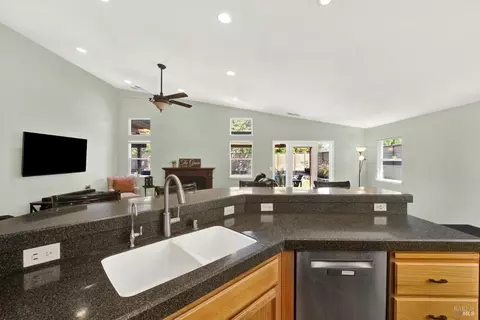Kitchen - 940 Alexander Ct, Dixon, CA 95620 photo 11 of 11