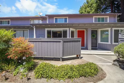5030 Country Club Dr, Rohnert Park, CA 94928