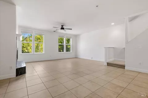 Living - 676 Mcclelland Dr, Windsor, CA 95492 photo 3 of 5