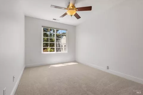Bedroom - 676 Mcclelland Dr, Windsor, CA 95492 photo 6 of 7