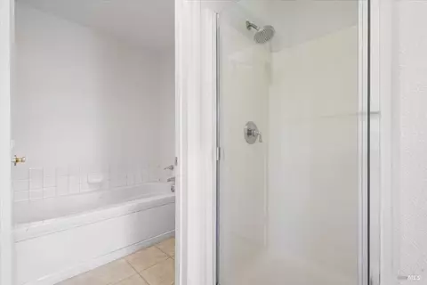 Bath - 676 Mcclelland Dr, Windsor, CA 95492 photo 3 of 6