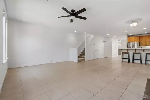 Living - 676 Mcclelland Dr, Windsor, CA 95492 photo 2 of 5