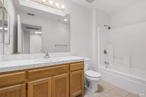 Bath - 676 Mcclelland Dr, Windsor, CA 95492 photo 5 of 6