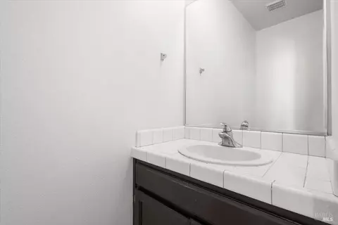 Bath - 676 Mcclelland Dr, Windsor, CA 95492 photo 6 of 6