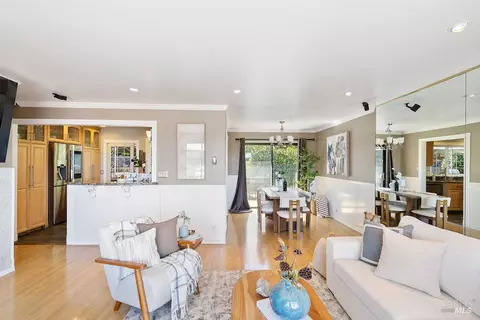 Living - 25 Sereno Pl, Vallejo, CA 94589 photo 2 of 5