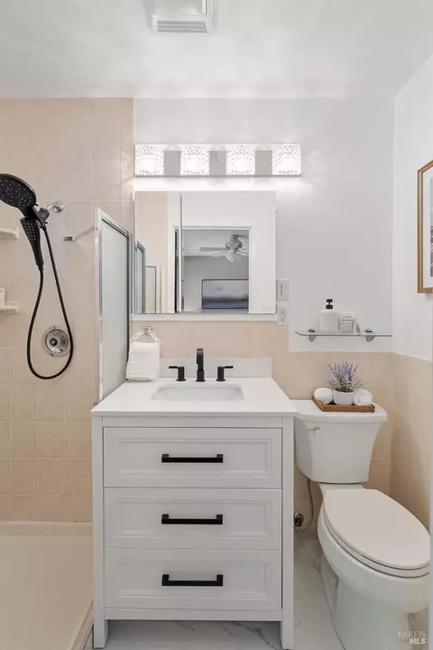 Bath - 25 Sereno Pl, Vallejo, CA 94589 photo 2 of 15
