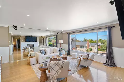 Living - 25 Sereno Pl, Vallejo, CA 94589 photo 5 of 5
