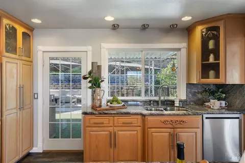 Kitchen - 25 Sereno Pl, Vallejo, CA 94589 photo 4 of 6