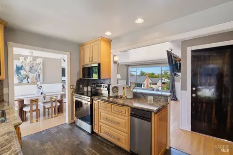 Kitchen - 25 Sereno Pl, Vallejo, CA 94589 photo 3 of 6