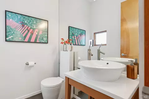 Bath - 20420 5th St E, Sonoma, CA 95476 photo 2 of 4