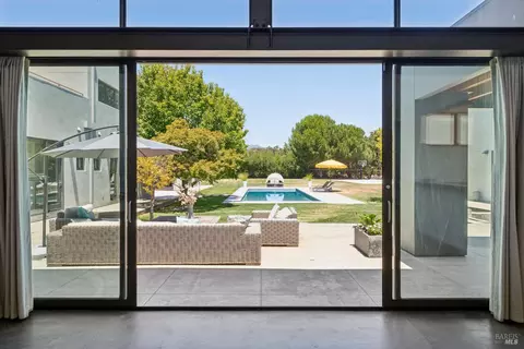 Exterior - 20420 5th St E, Sonoma, CA 95476 photo 2 of 15
