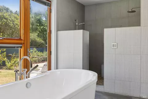 Bath - 20420 5th St E, Sonoma, CA 95476 photo 1 of 4