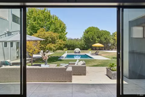 Exterior - 20420 5th St E, Sonoma, CA 95476 photo 3 of 15