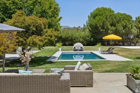 Exterior - 20420 5th St E, Sonoma, CA 95476 photo 1 of 15