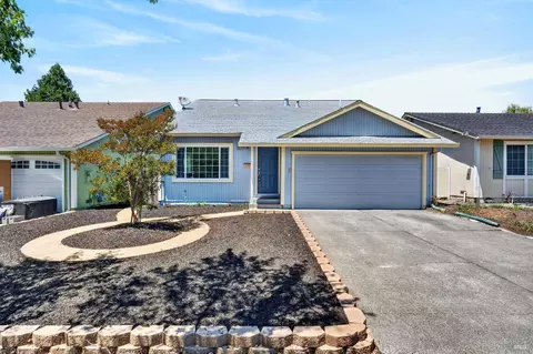 5017 Oak Park Way, Santa Rosa, CA 95409