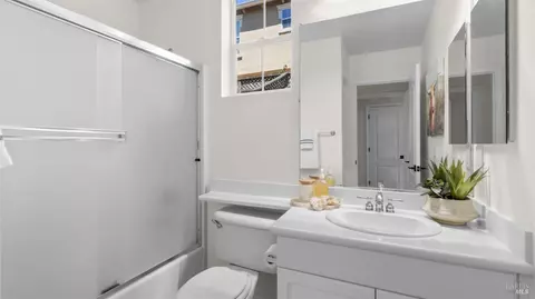 Bath - 1516 Landmark Dr, Vallejo, CA 94591 photo 4 of 5
