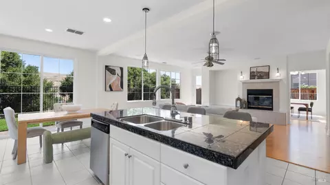 Kitchen - 1516 Landmark Dr, Vallejo, CA 94591 photo 4 of 4
