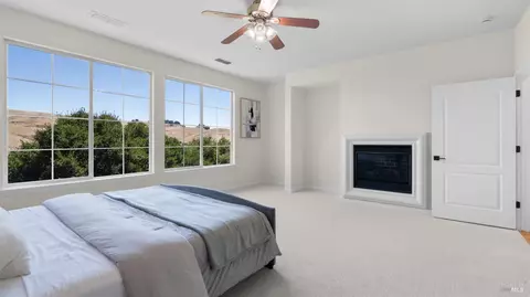 Bedroom - 1516 Landmark Dr, Vallejo, CA 94591 photo 4 of 11