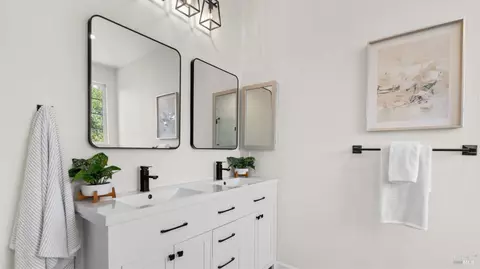 Bath - 1516 Landmark Dr, Vallejo, CA 94591 photo 3 of 5