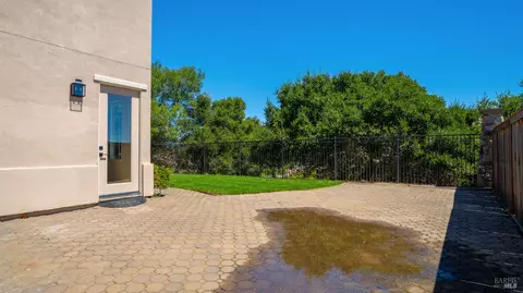 Exterior - 1516 Landmark Dr, Vallejo, CA 94591 photo 9 of 10